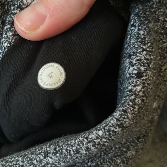 Like new lululemon full zip scuba hoodie. Size 4 - Picture 4 of 5